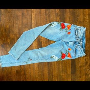LEVIS JEANS EMBROIDERED
